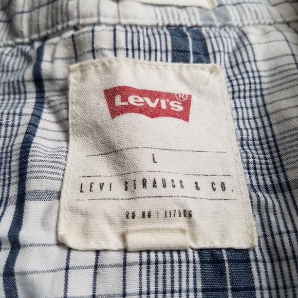 Levi's button up - Picture 2 of 2